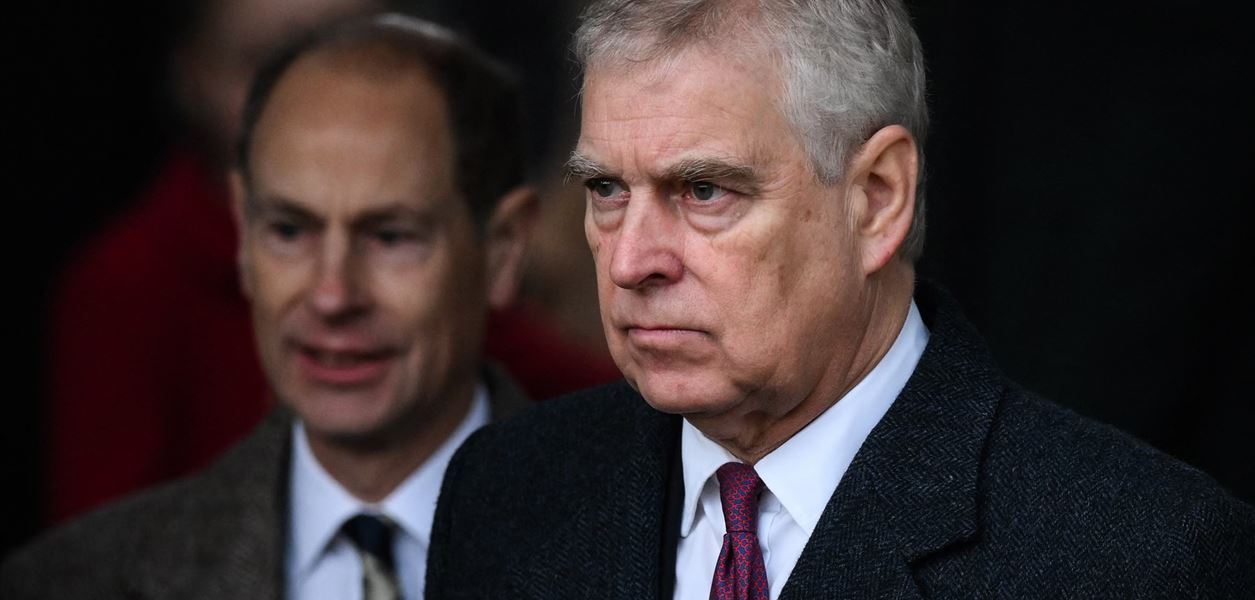 И принц Андрю подготвя мемоари