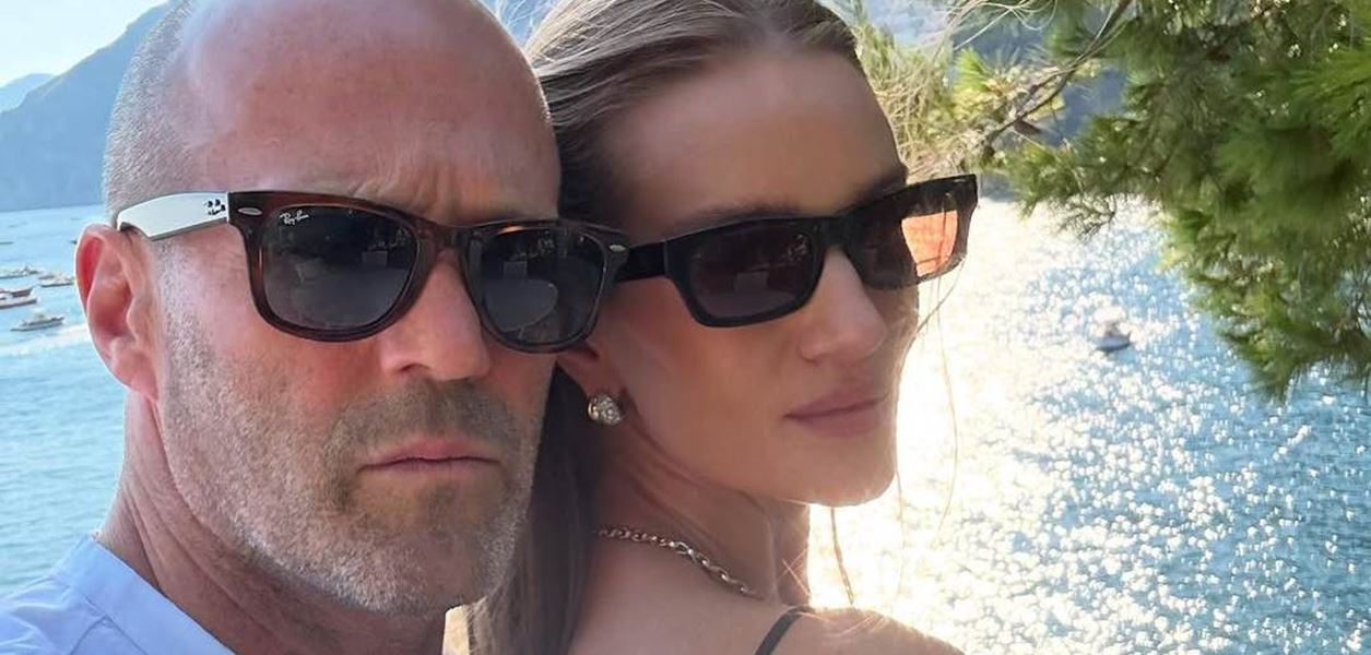 Роузи Хънтингтън-Уайтли и Джейсън Стейтъм: Семейна идилия на Амалфийското крайбрежие