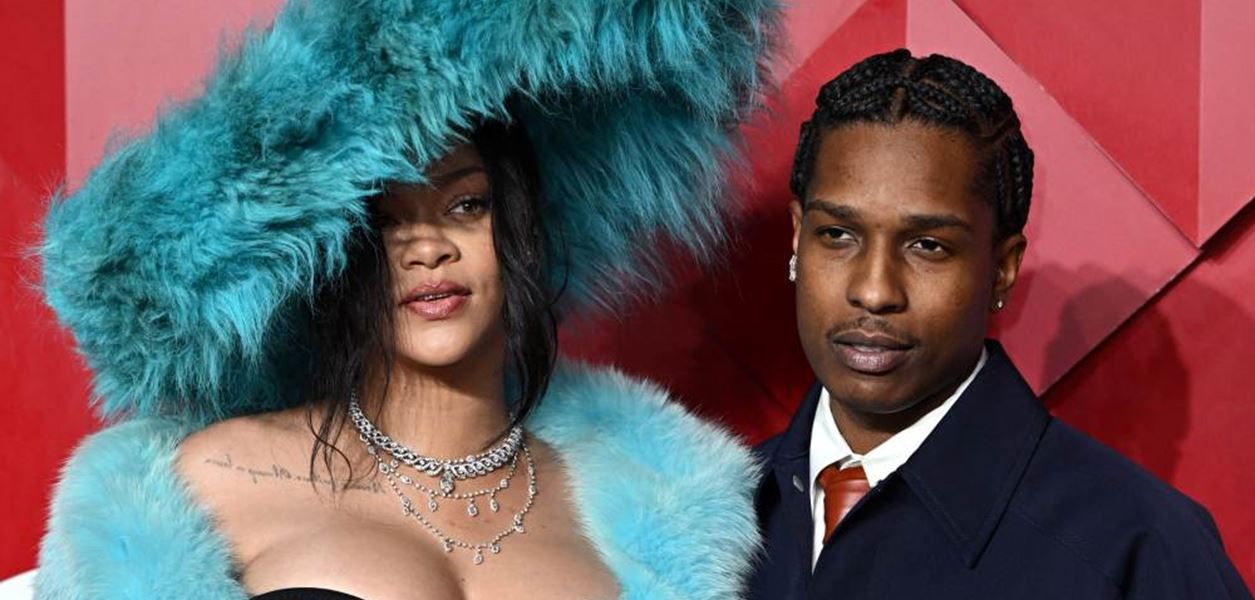 Риана открадна вниманието по време на Британските модни награди