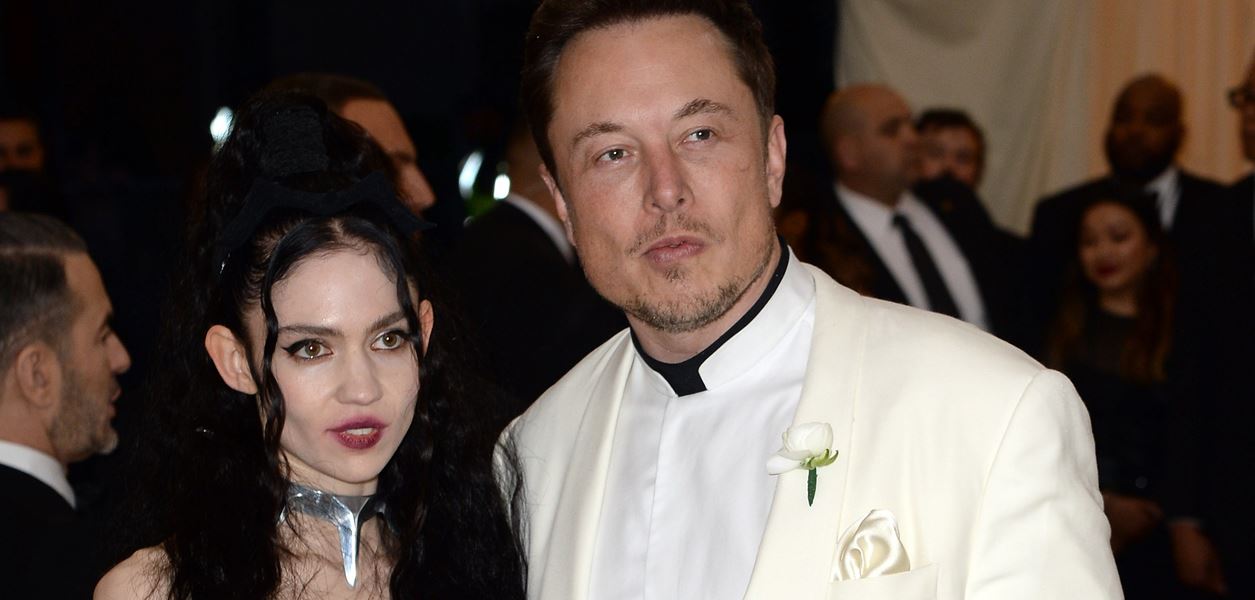 Илън Мъск сподели очарователен семеен кадър с X AE A-Xii