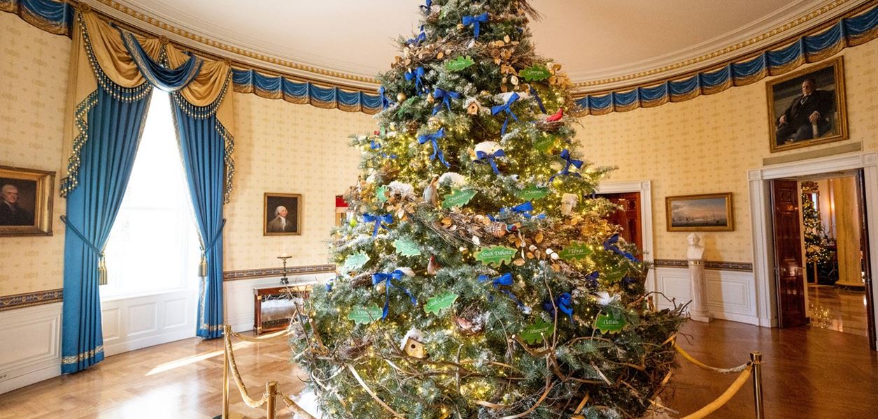 Коледната украса в Белия дом носи послание за мир и спокойствие