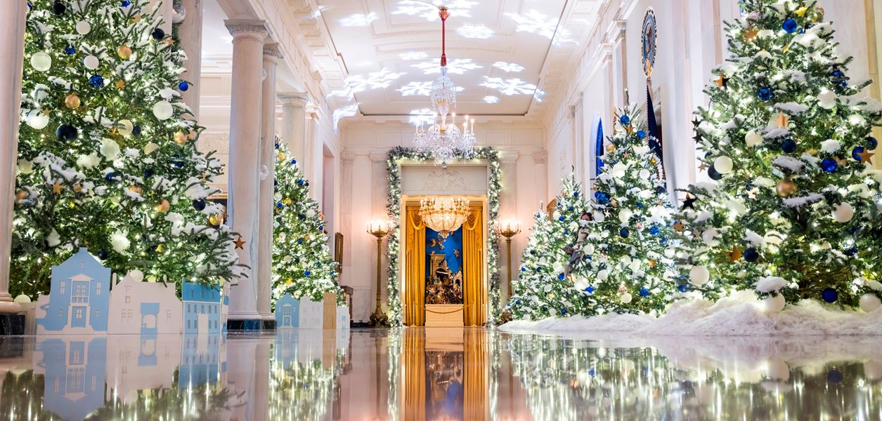 Вижте впечатляващата коледна украса в Белия дом