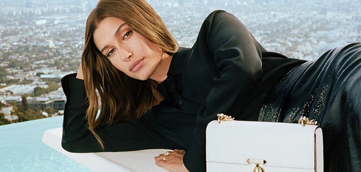 Хейли Бийбър пуска skincare бранда си през юни