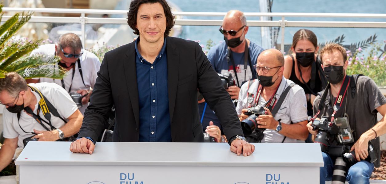 Адам Драйвър ще разкаже историята на Енцо Ферари