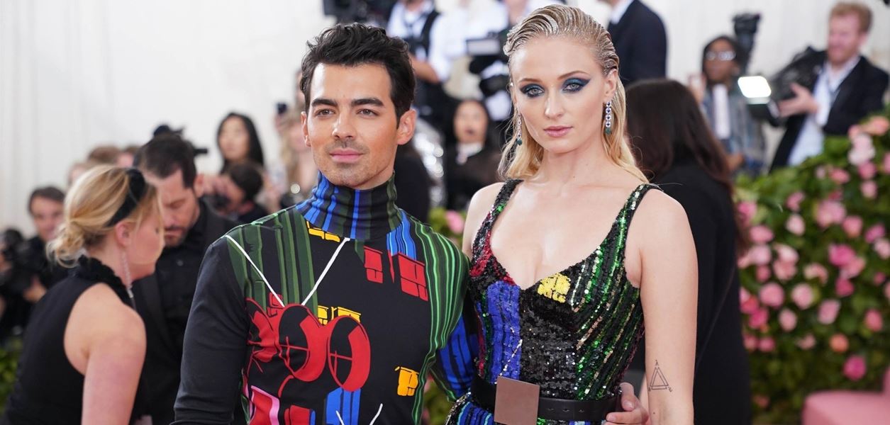 Джо Джонас и Софи Търнър показаха нови снимки от сватбата си