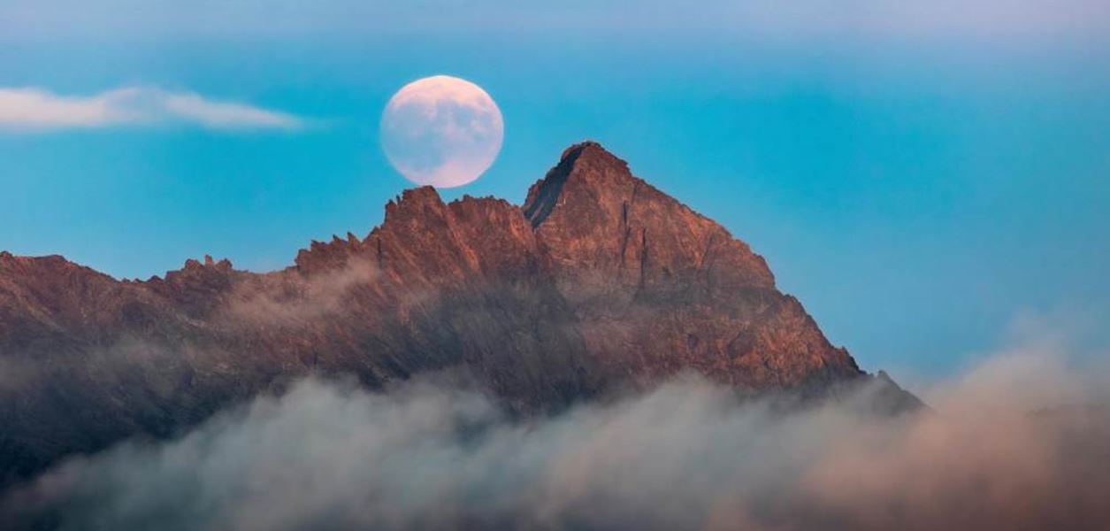 Ягодовата луна озарява небето ни днес. Ето как ще се отрази на зодиите