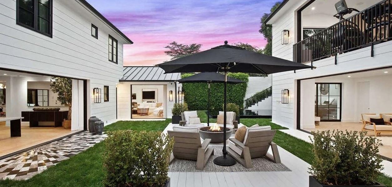 Риана дава къщата си под наем за 80 000 долара