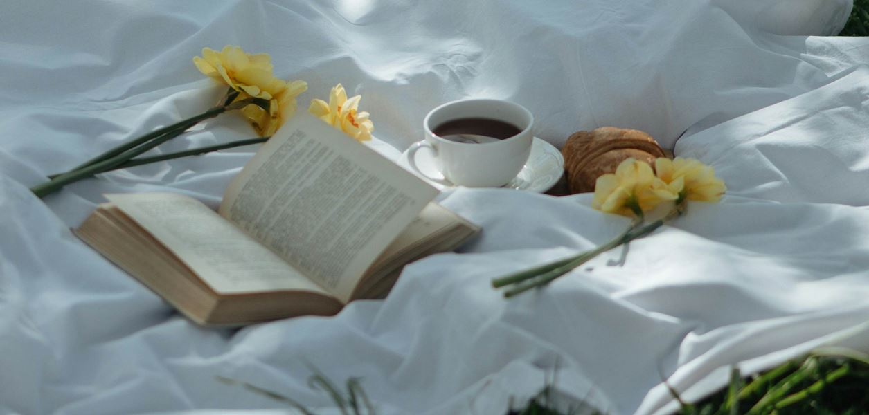 7 книги, които да подариш или започнеш точно сега