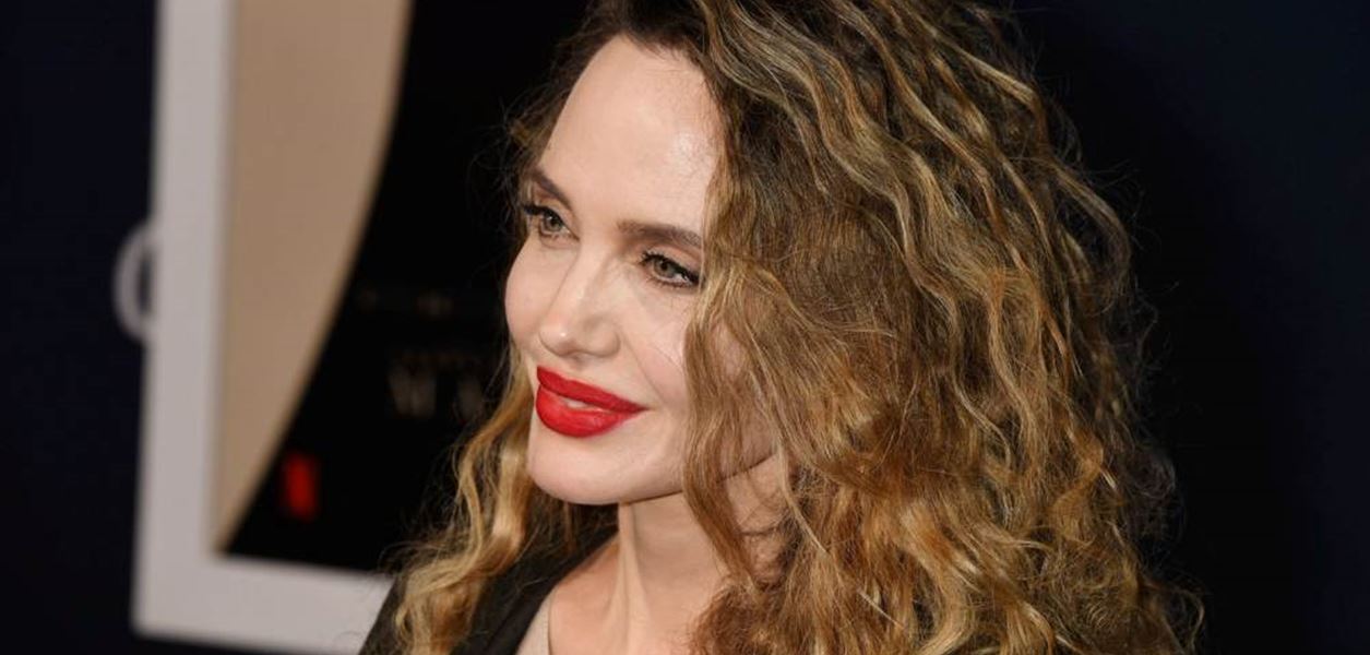 Всички погледи са вперени в Анджелина Джоли и новата й прическа