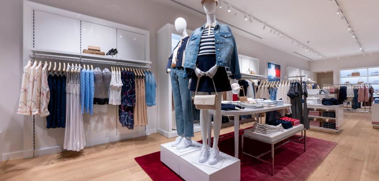 Tommy Hilfiger отбеляза 10 години в България с обновен магазин в София
