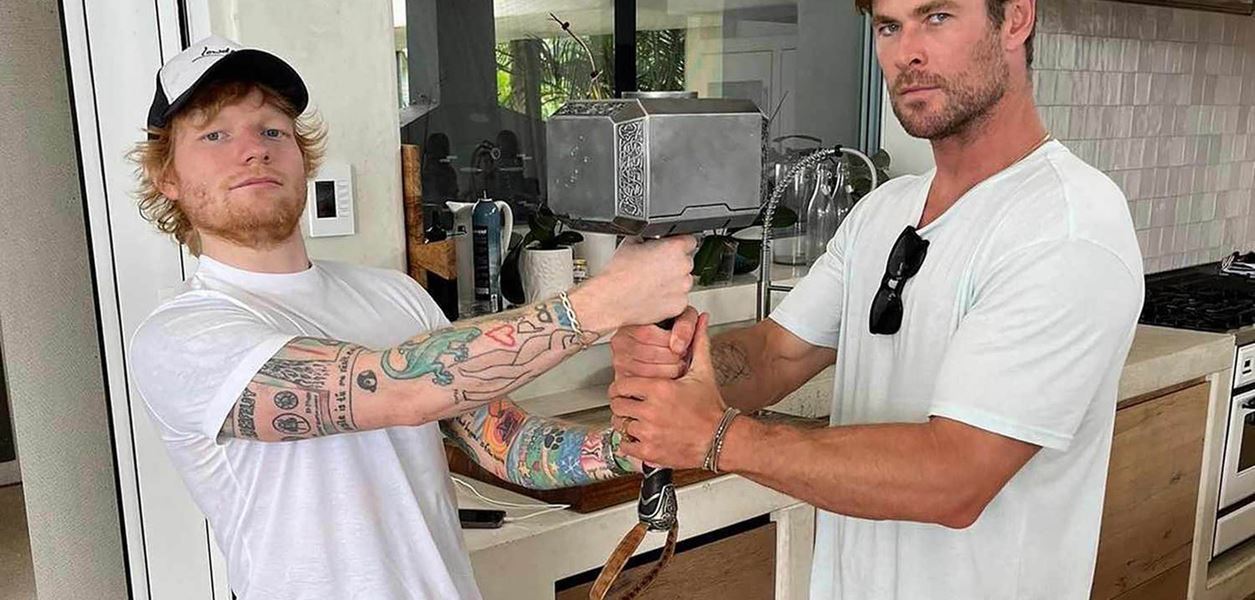 Крис Хемсуърт и Ед Шийрън: една неочаквано добра музикална комбинация