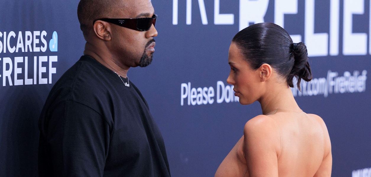 Кание Уест и Бианка Ченсори скандализираха червения килим на Грамитата