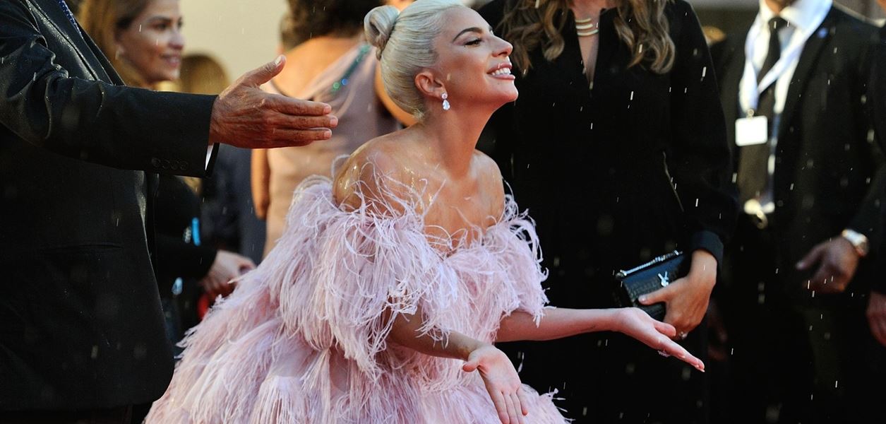 Лейди Гага пуска на пазара лимитирано шампанско