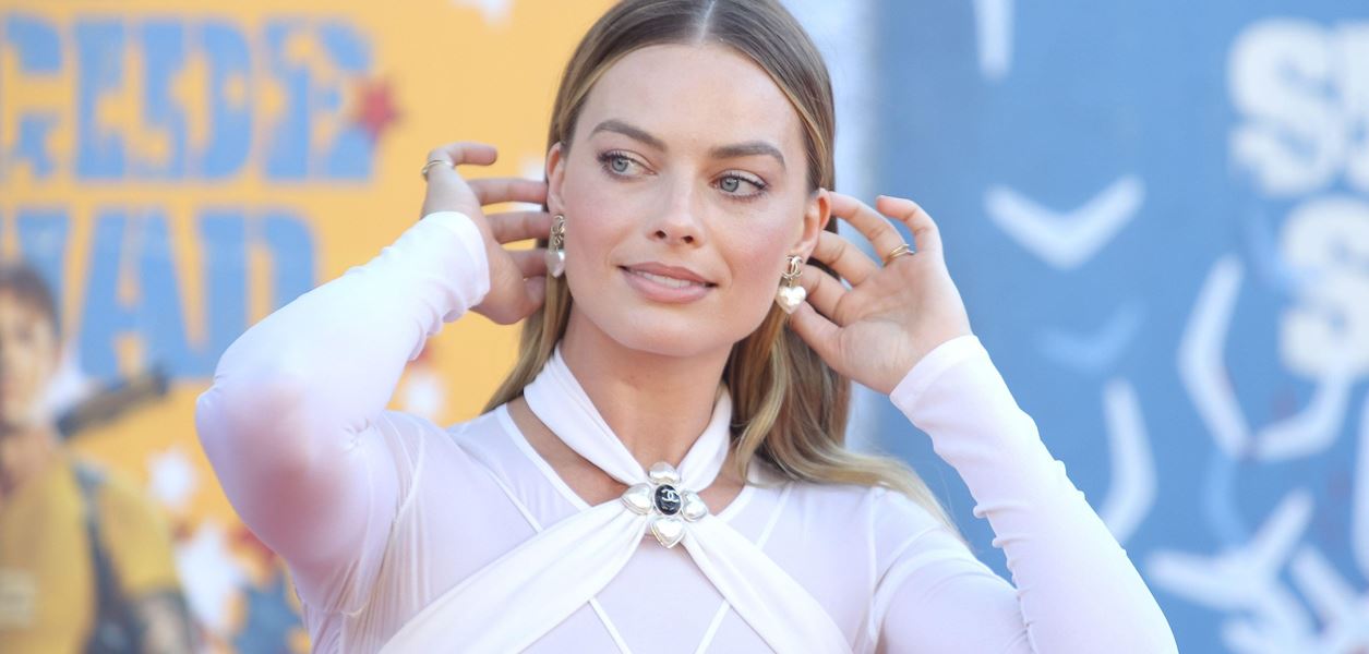 Марго Роби и тоалетът Chanel, за който всички говорят