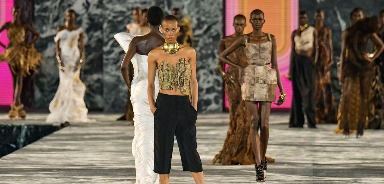 Balmain хвърля топката далеч от подиума