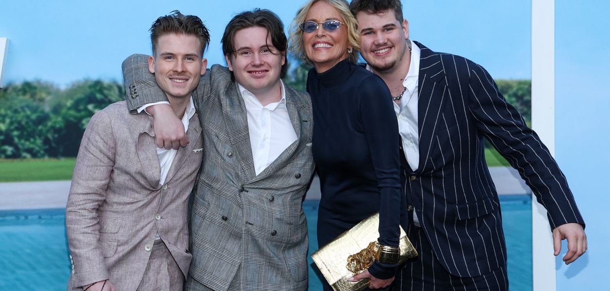 Шарън Стоун показа синовете си