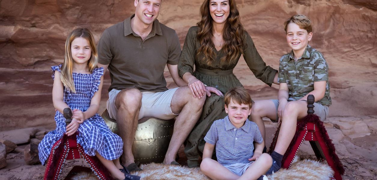 Скритите послания в коледната картичка на Уилям и Кейт