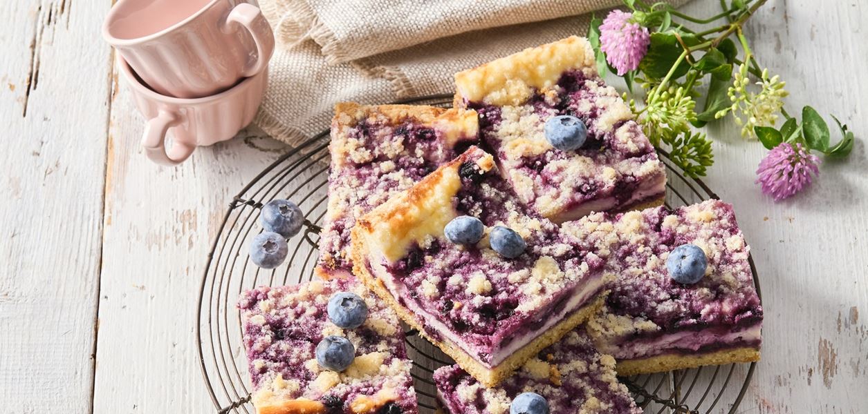 Най-вкусният край на лятото: Боровинков пай с хрупкав крамбъл