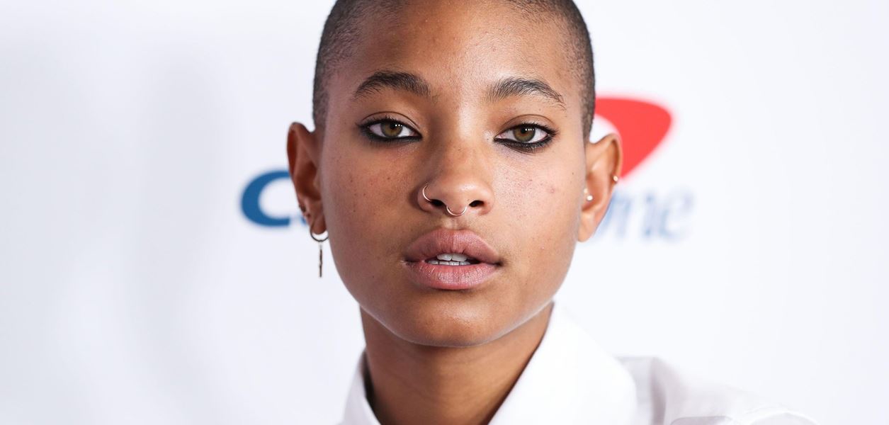 Уилоу Смит разказва защо обръсва отново главата си