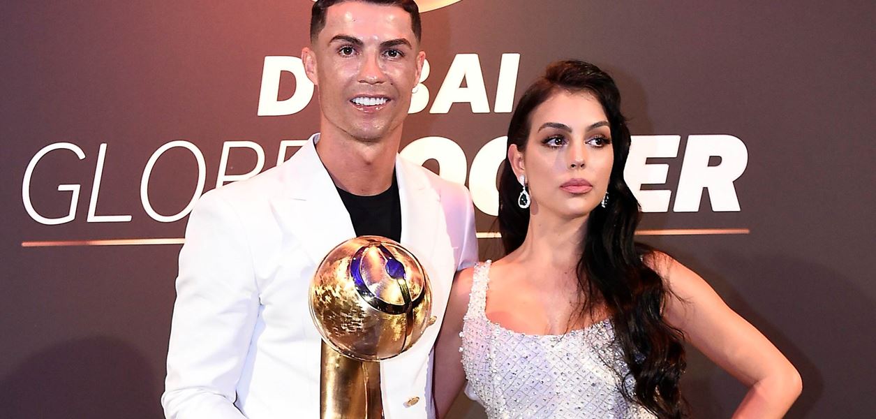 Кристиано Роналдо и Джорджина Родригес обявиха годежа си