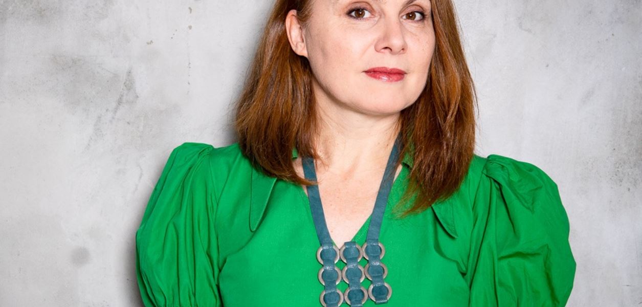 Искра Джанабетска: Обичам да откривателствам в океана на детската литература