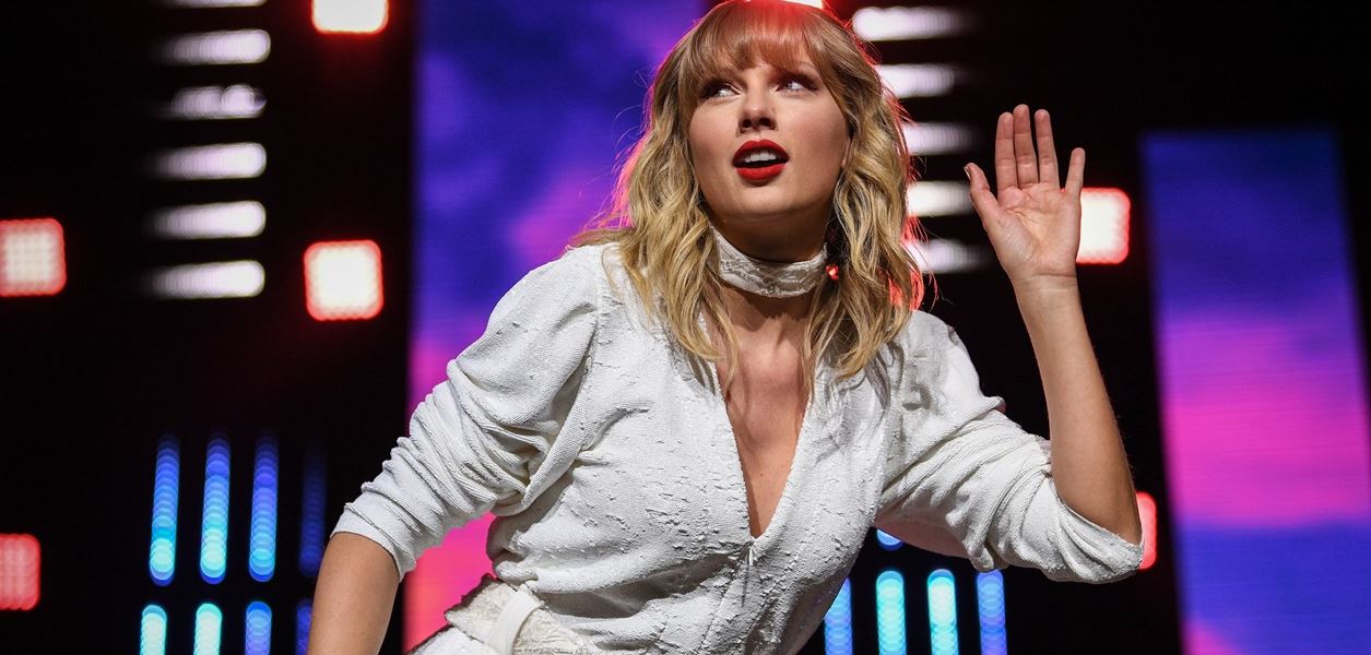 Тейлър Суифт завършва Нюйоркския университет