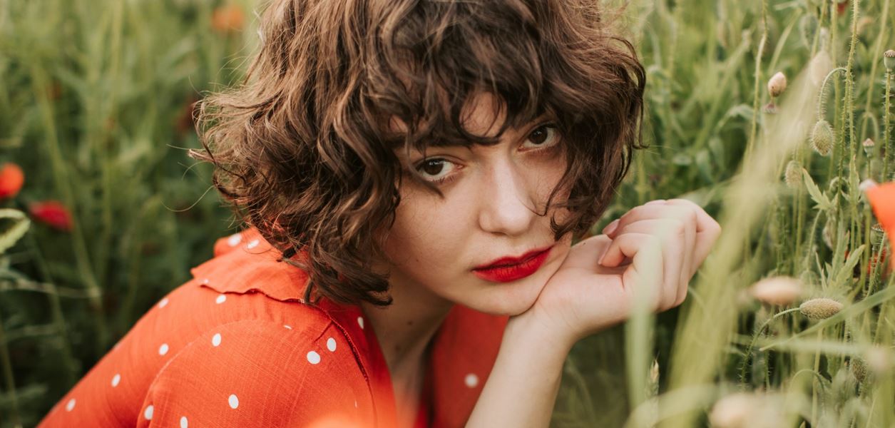 Чeрвеното червило продължава да е първородният грях в грима