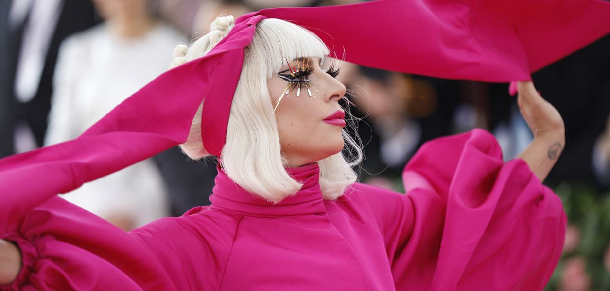 Лейди Гага най-накрая коментира роклята от месо