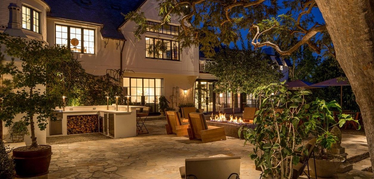 Елън ДеДженеръс продава имението си в Холивуд