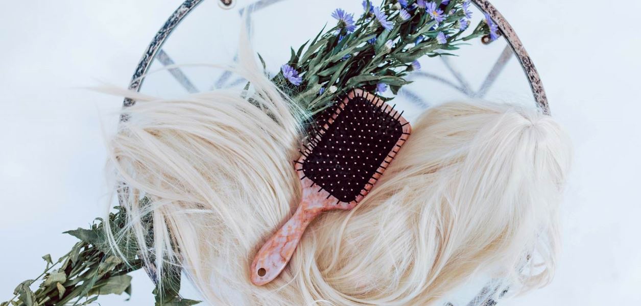 Действат ли наистина шампоаните с кофеин в борбата с косопада?