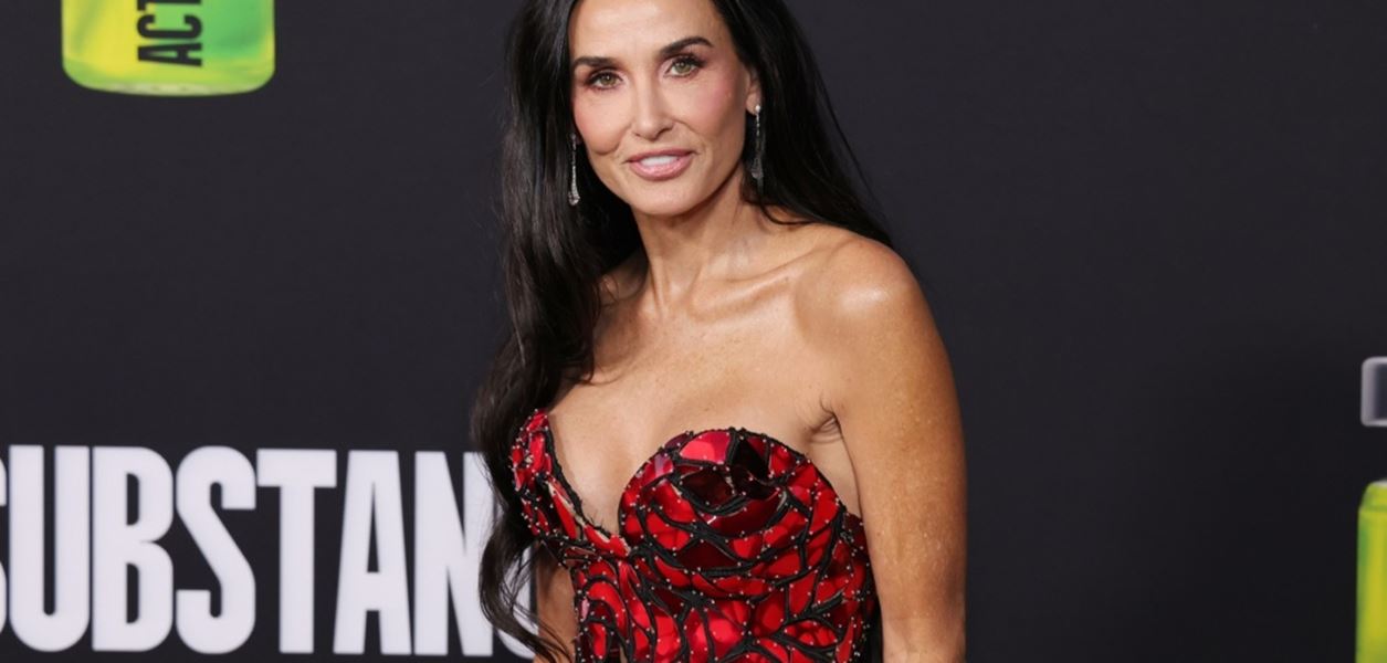 Деми Мур - огън момичето на Oscar de la Renta