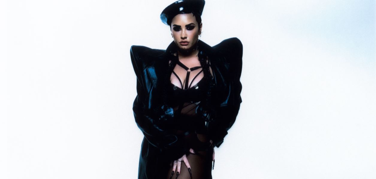 HOLY FVCK, Деми Ловато се завърна с гръм и трясък