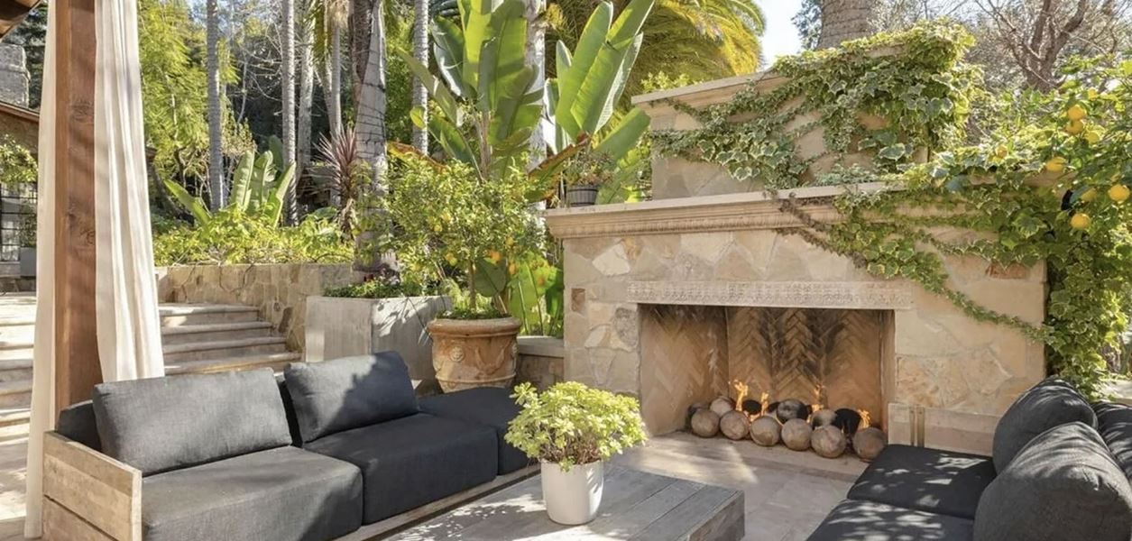 Всички се чудят защо Джей Ло иска да продаде това имение