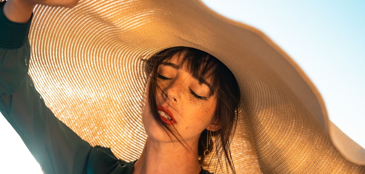 Няколко прости действия (и продукти), с които увреждаме косата си