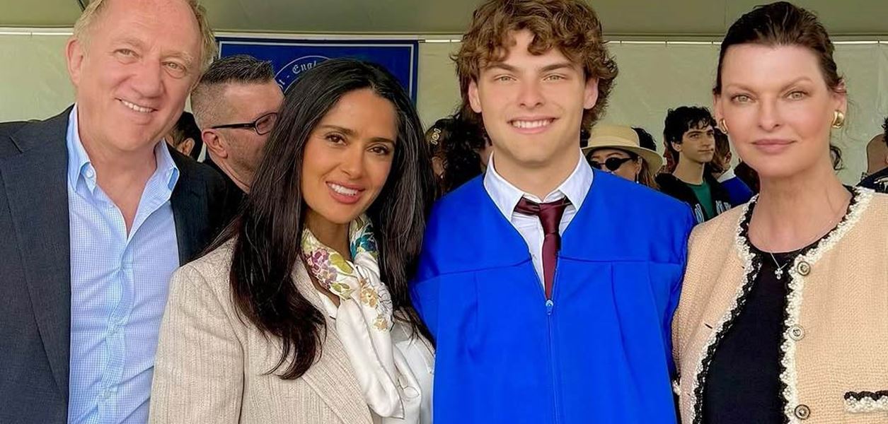 Салма Хайек и Линда Еванджелиста – съвременен урок по семейна зрялост и обич