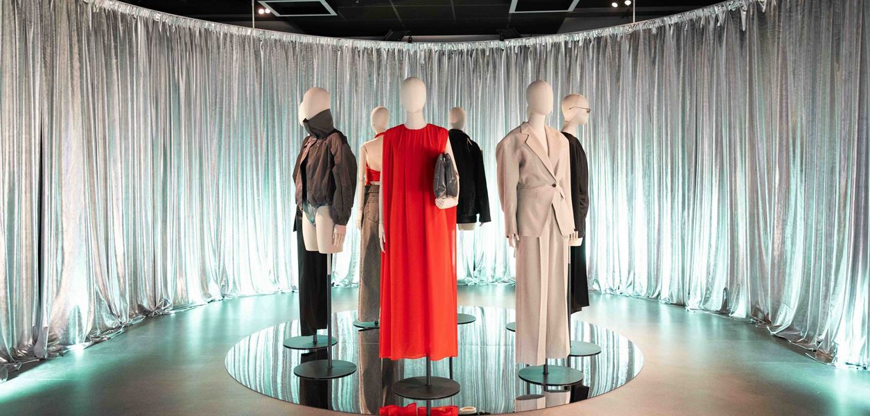 H&amp;M Studio SS25 пристигна с rule-breaking събитие в Атина