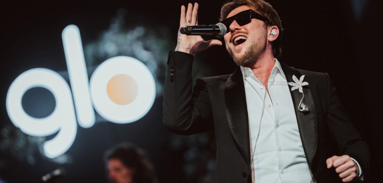 Три града празнуват една година glo™ в България