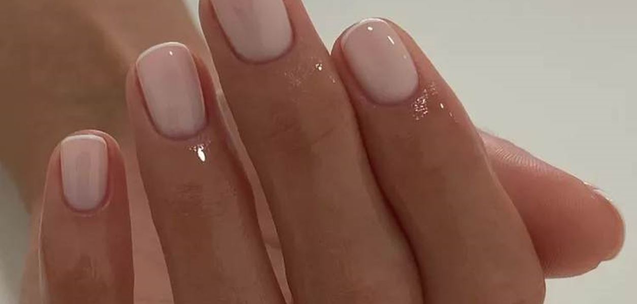 Micro French: Маникюрът, който е като шардоне в кристална чаша