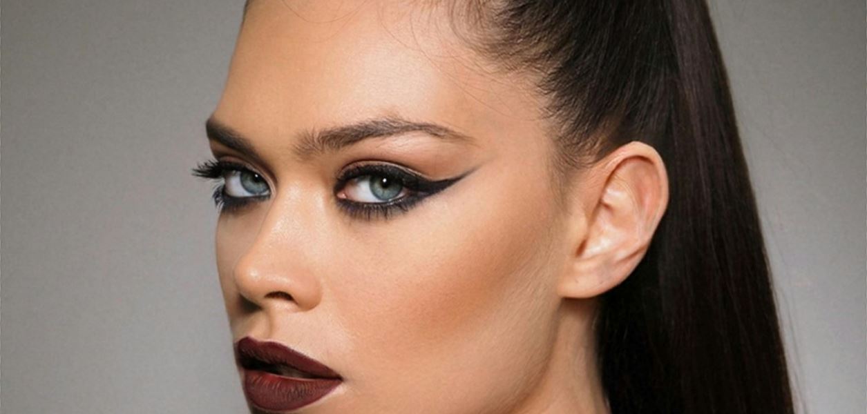 Черна срещу кафява очна линия: кога и защо да носите всяка?