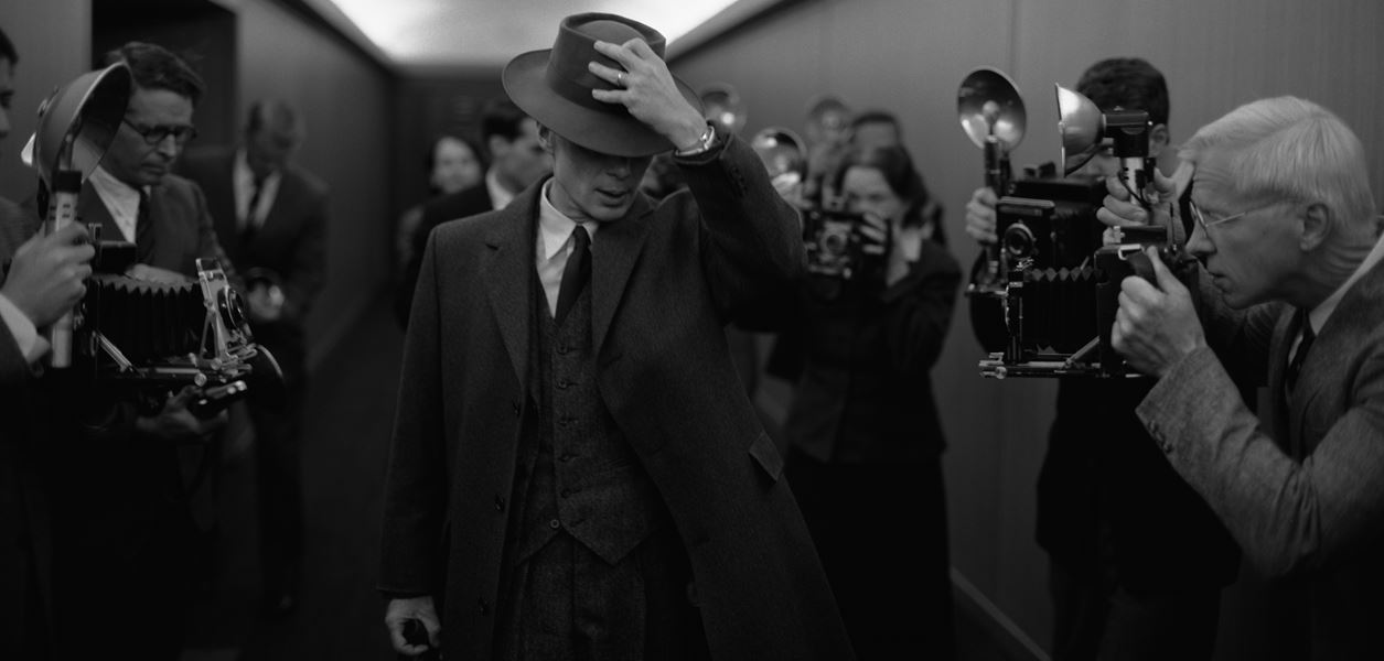 &quot;Опенхаймер&quot; избухва в кината, спечелете двоен кинобилет още сега