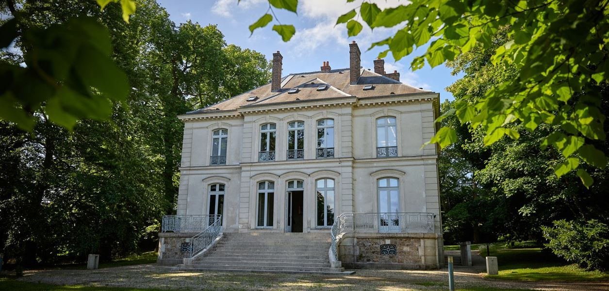 Последната вила на Карл Лагерфелд излиза на търг