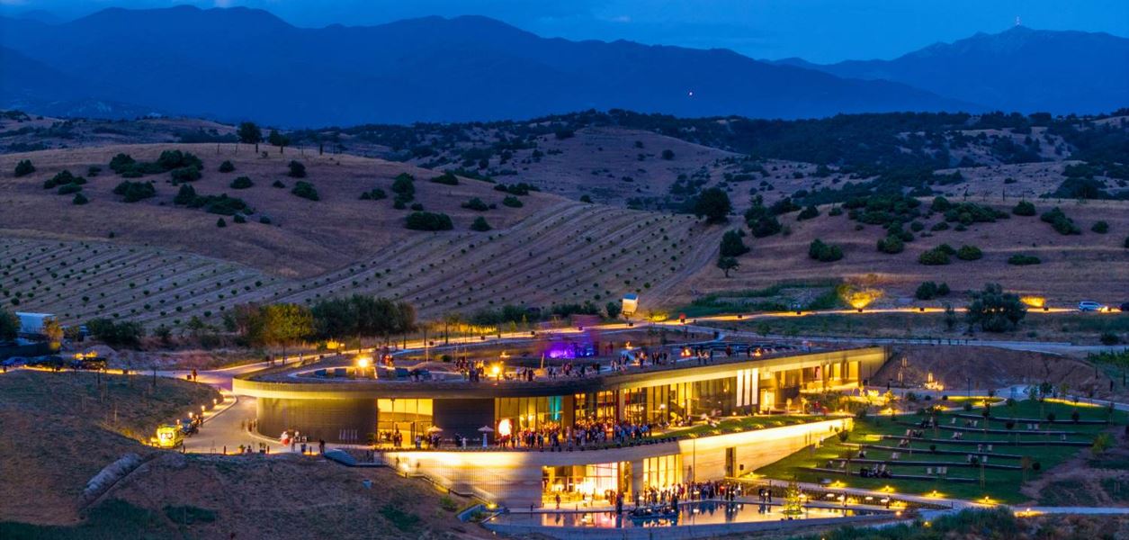 Официално отвори врати AYA Estate Vineyards – първата винарна с галерия за съвременно изкуство