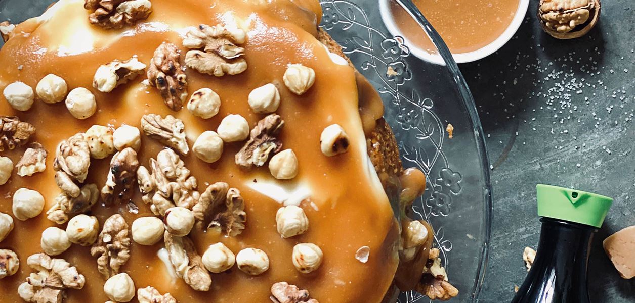 Торта със заливка от карамел и соев сос