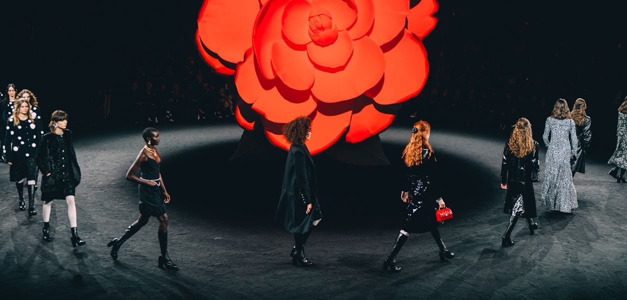 Камелиите са навсякъде в новата колекция на CHANEL