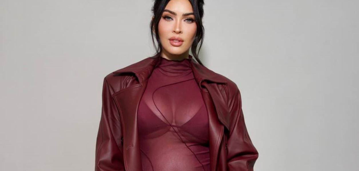 Меган Фокс показа бременно коремче