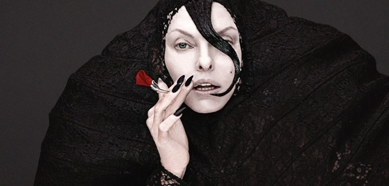 Линда Еванджелиста e неузнаваема за корицата на V Magazine