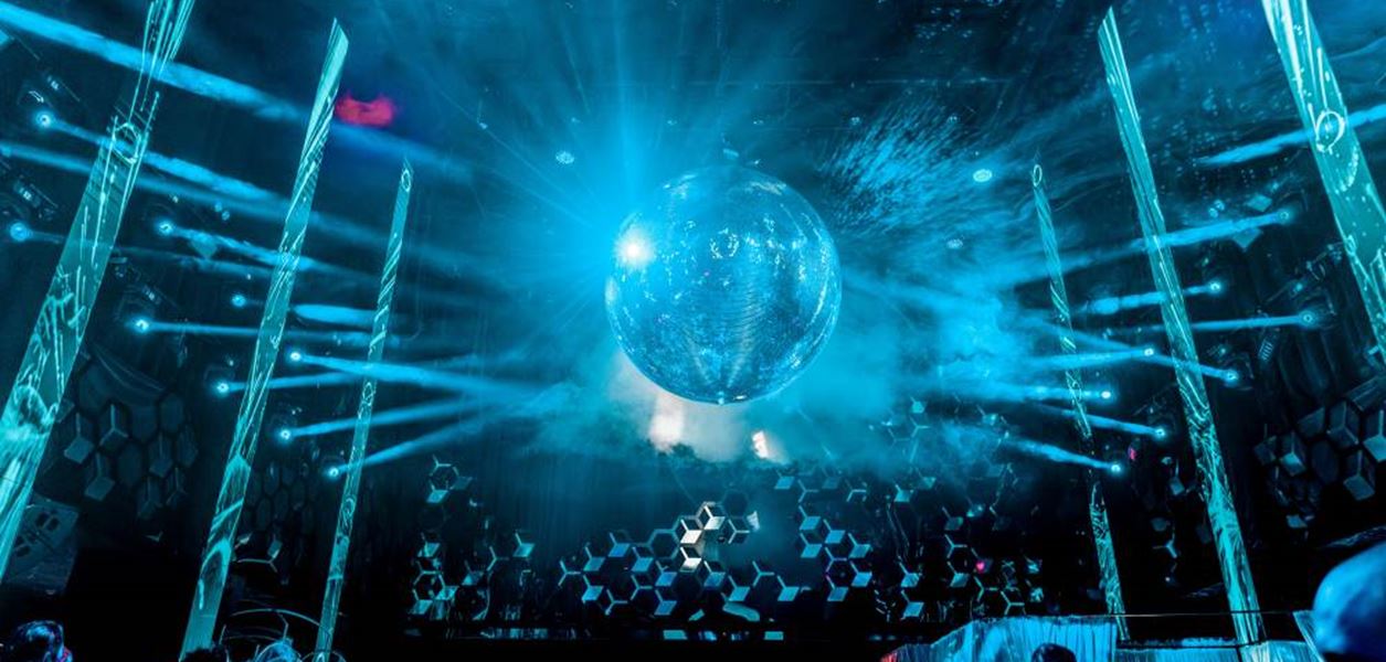 Парти уикендът на София – IQOS завладя най-популярните заведения