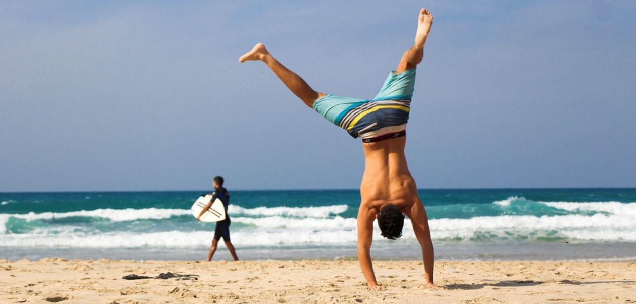 Летният мъжки стил: Какво е задължително за страхотната плажна визия?