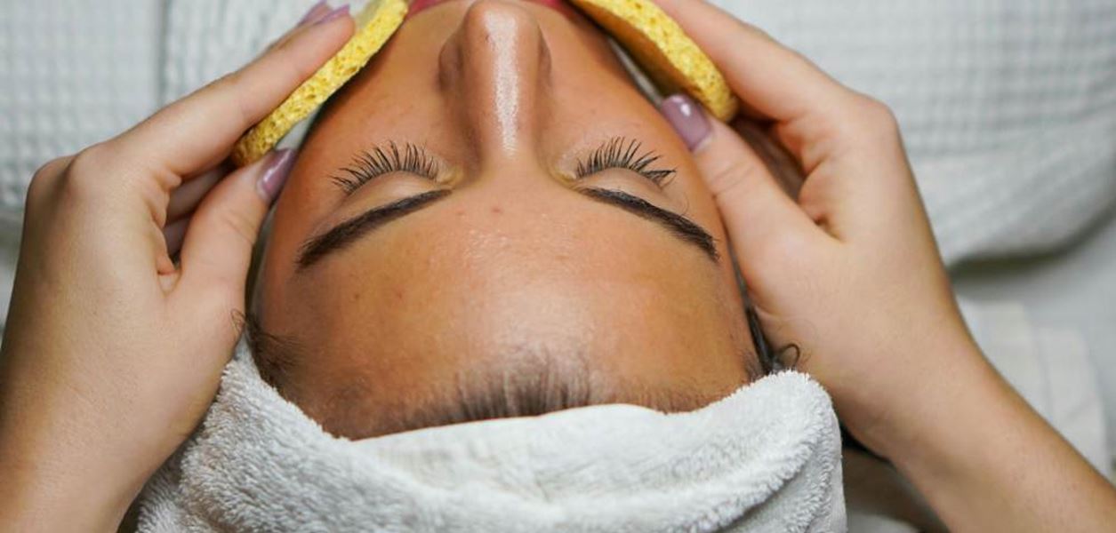 Оризовата вода: Прекият път на TikTok към лъскава и гладка кожа