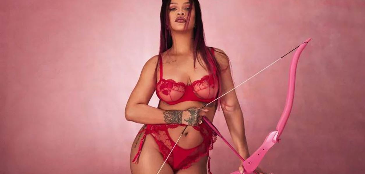 Риана разпали страстите с новата си колекция бельо за Свети Валентин